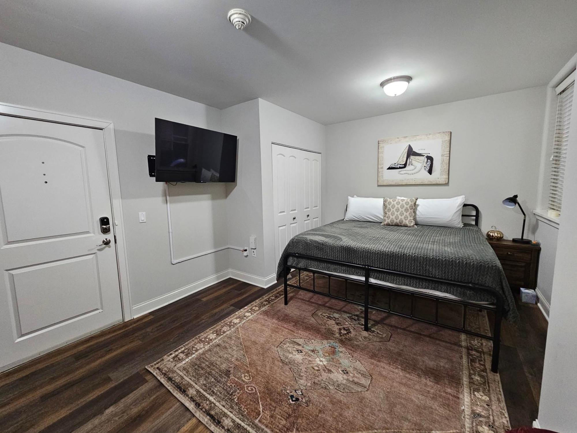 Cozy King Bed At The Historic Inman - 201 *