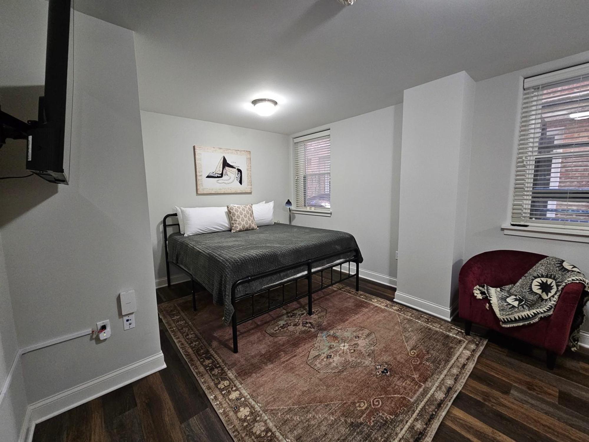 Apartment Cozy King Bed At The Historic Inman - 201